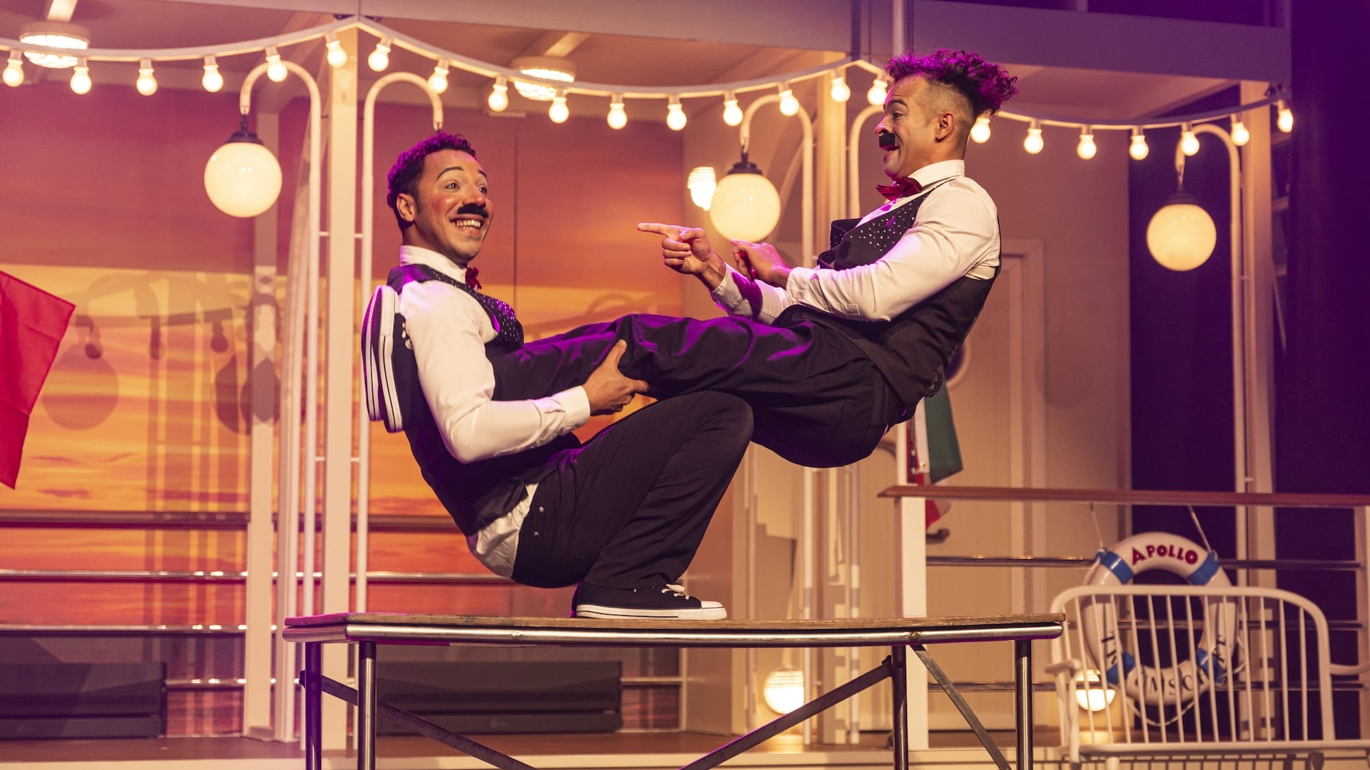 Mustache_Brothers_3_16zu9